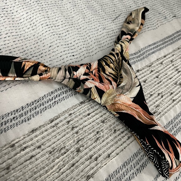 RipCurl cheeky bikini bottom - Picture 2 of 5